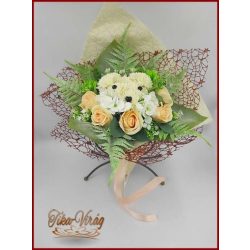   Kutyus illatos szappan-virág csokorba kötve barack-ekrü színű