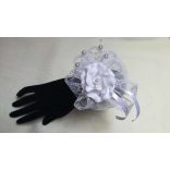 Csuklódísz fehér Rózsás csipkés gyöngyös pánttal