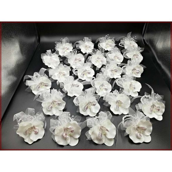 Fehér orchideás csuklódísz gyöngysoron