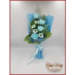 Világoskék rózsák és mini gerbera szappan-virág csokor