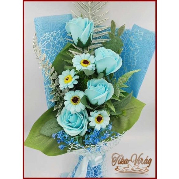 Világoskék rózsák és mini gerbera szappan-virág csokor