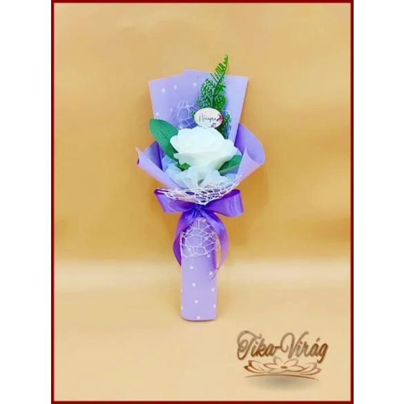 Fehér nagy szappanrózsa táblácskával díszcsomagolásban