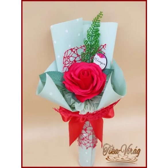 Piros nagy szappanrózsa táblácskával díszcsomagolásban